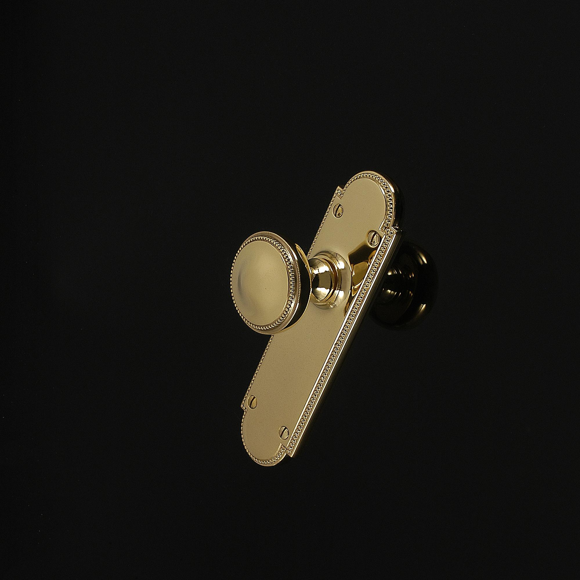Princess Oval Door Knob on Plate - Image 240