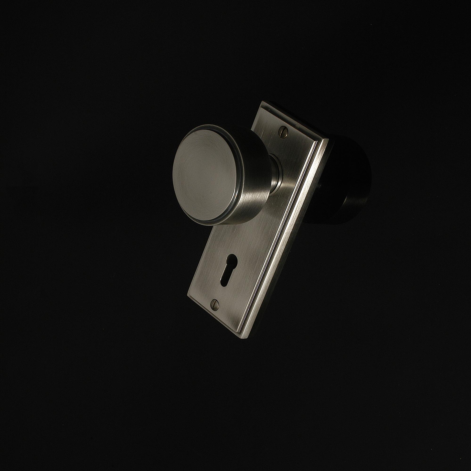 Compton Door Knob on Plate - Image 12