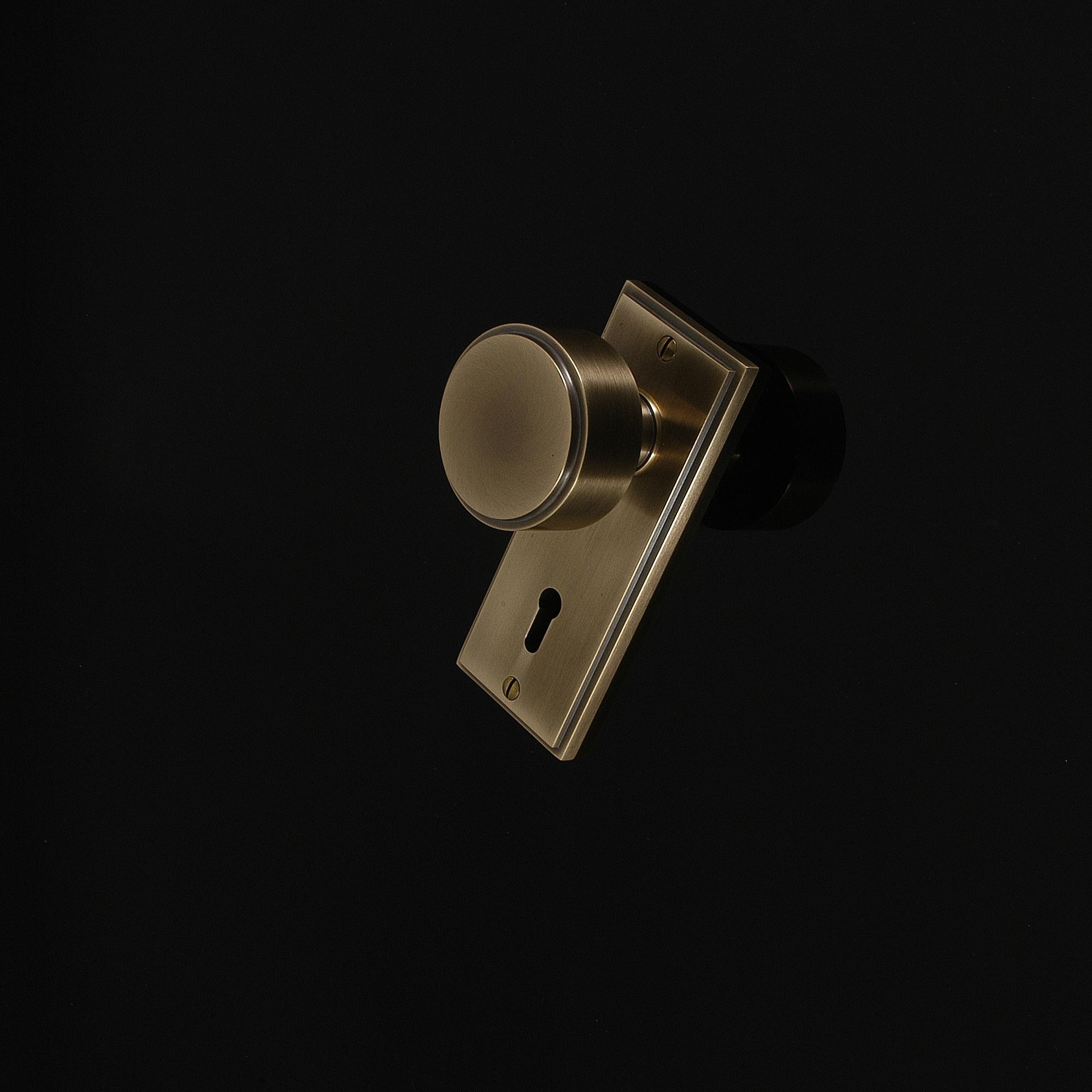 Compton Door Knob on Plate - Image 13