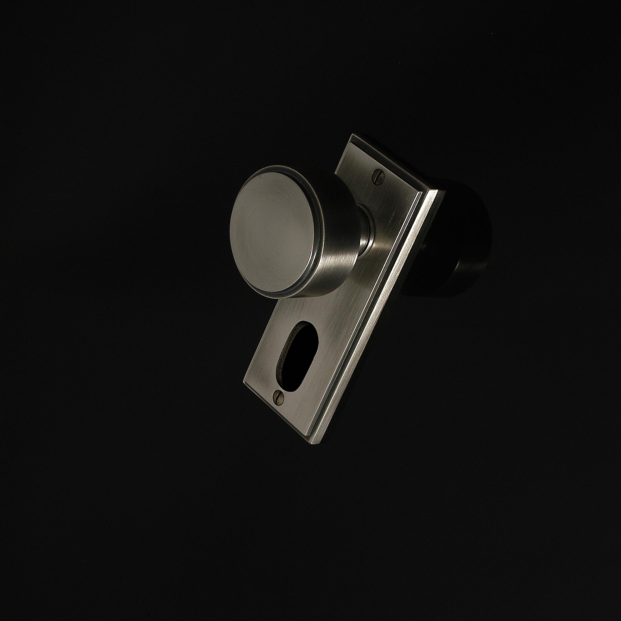 Compton Door Knob on Plate - Image 21
