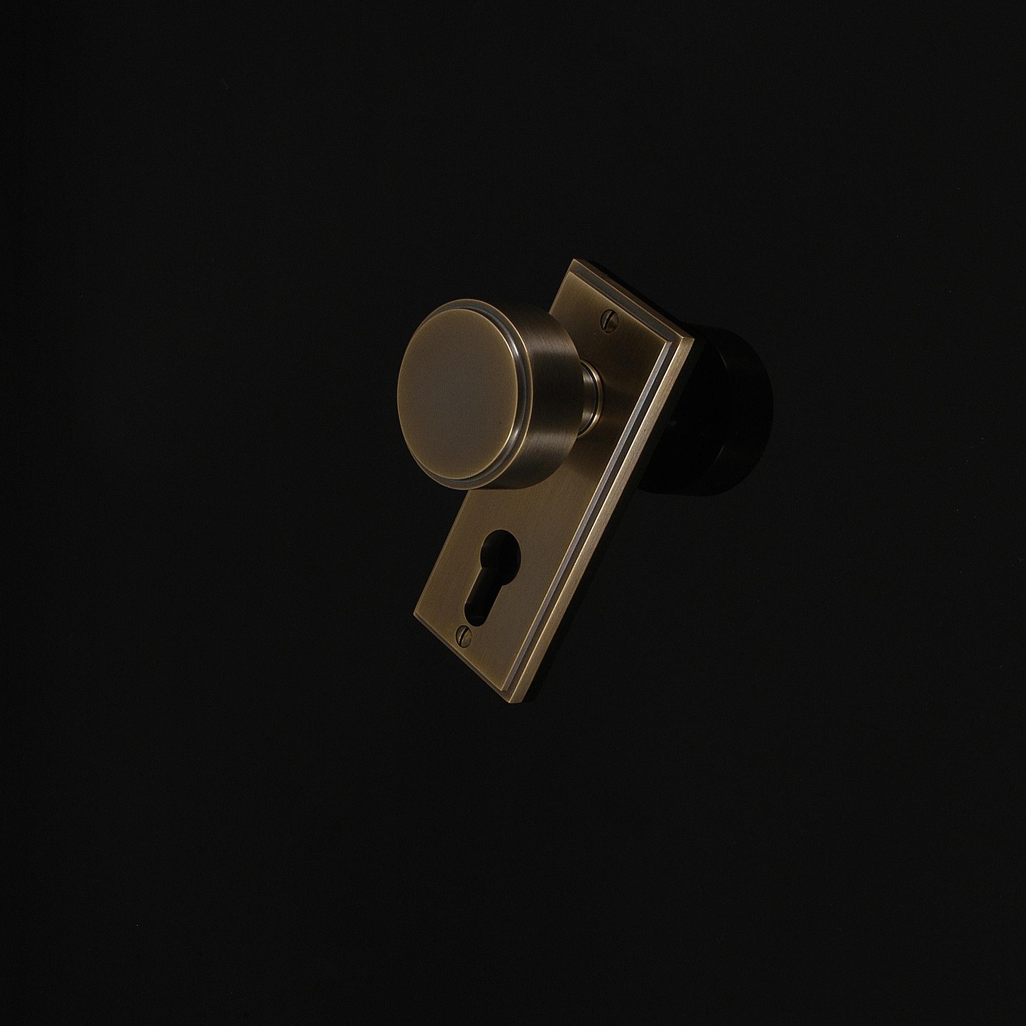 Compton Door Knob on Plate - Image 32