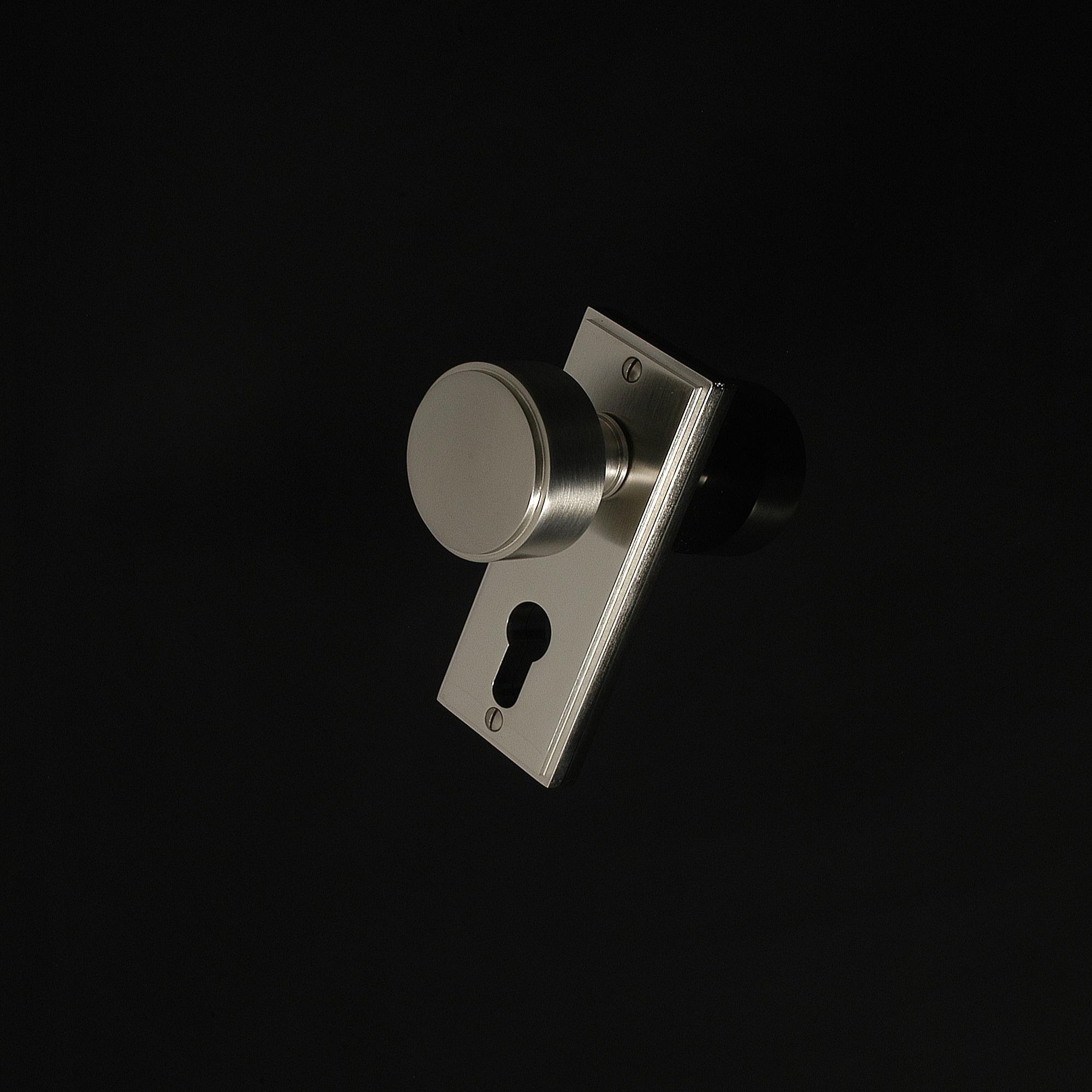 Compton Door Knob on Plate - Image 38