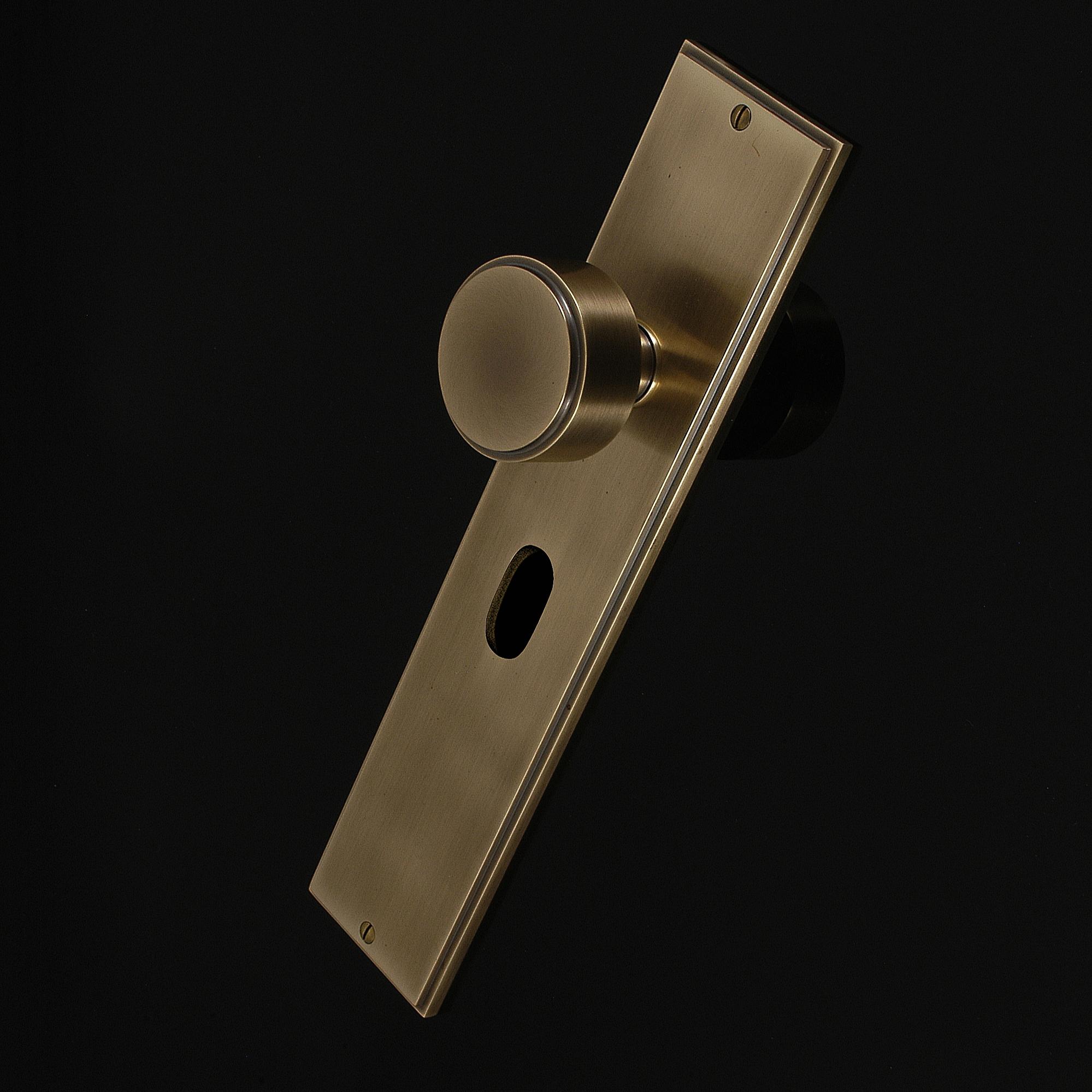 Compton Door Knob on Plate - Image 184