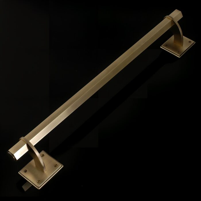 Wychbury Single Crank Pull Handle on Rose