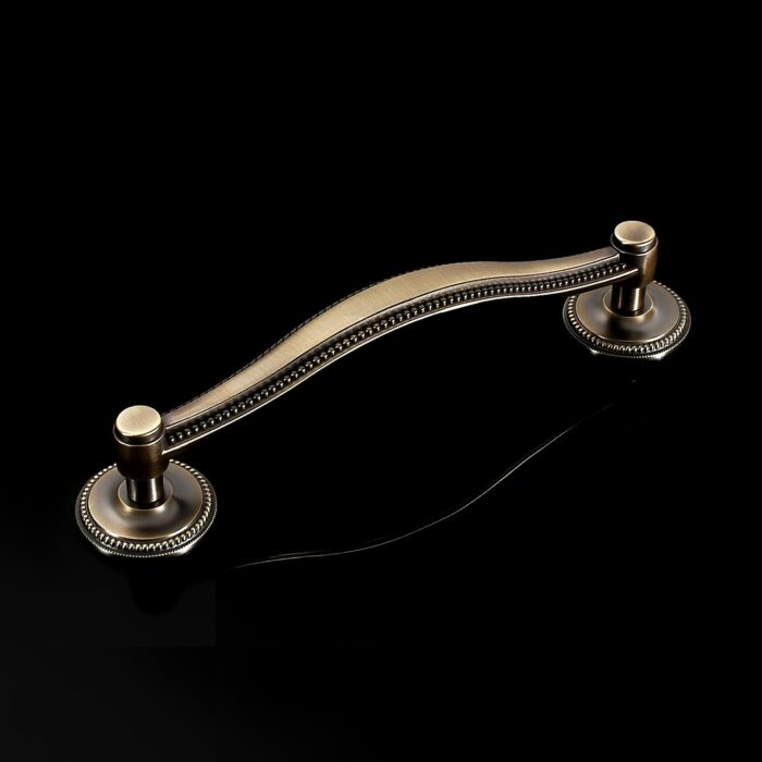 Princess Bowed Pull Handle on Roses