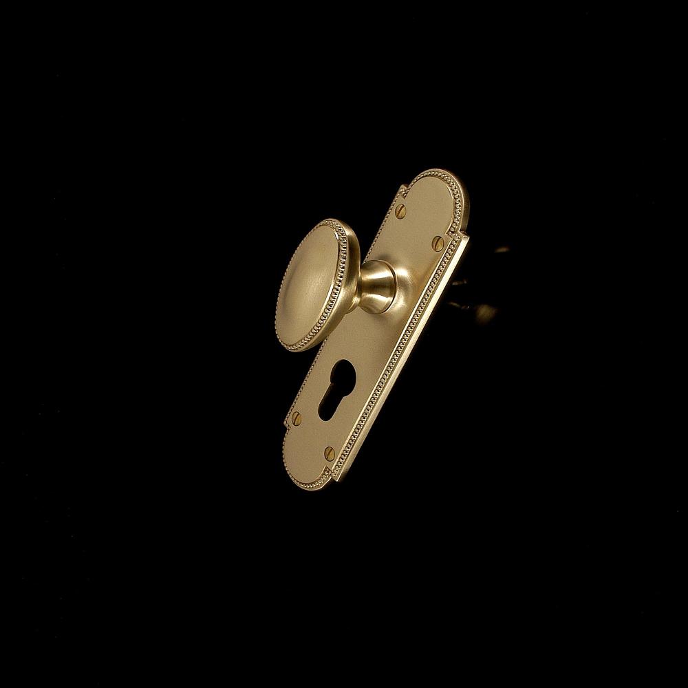 Princess Oval Door Knob on Plate - Image 297