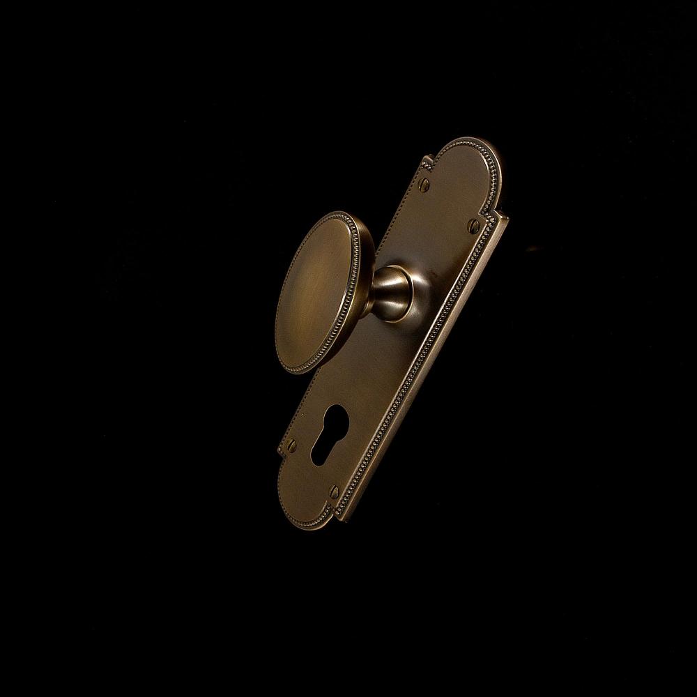 Princess Oval Door Knob on Plate - Image 410