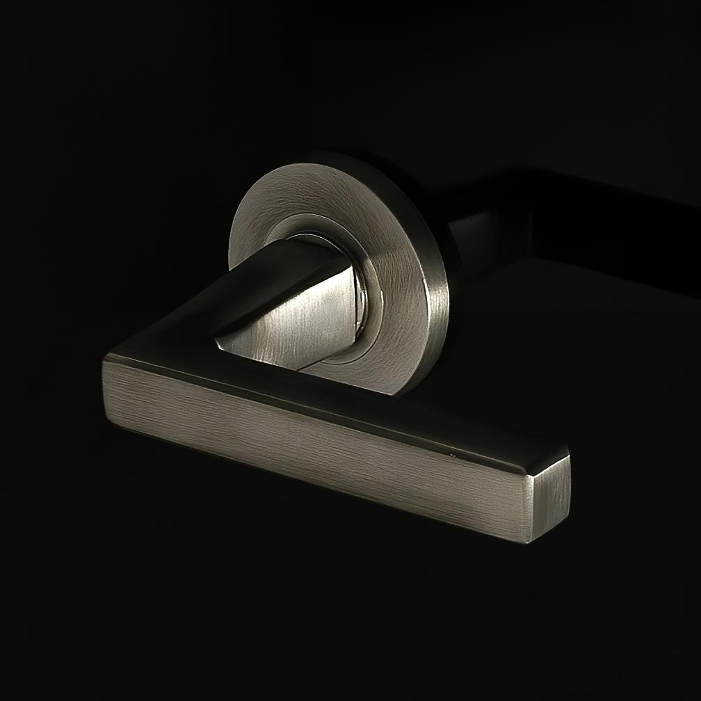 Ludlow Door Handle on Rose